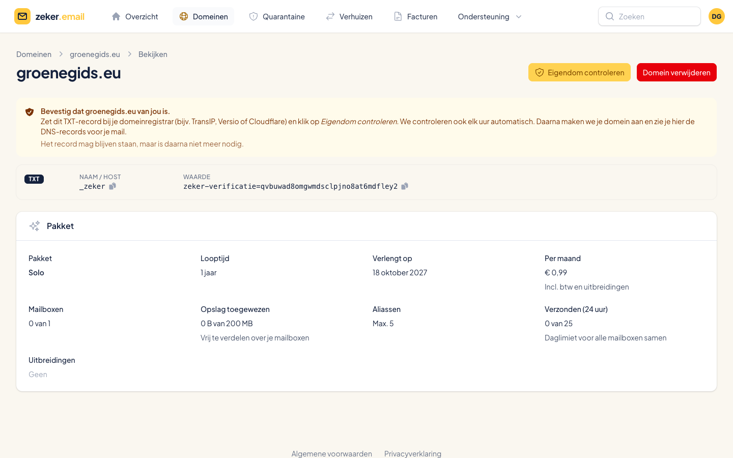 Een domein dat wacht op bevestiging, met het TXT-record _zeker en de knop Eigendom controleren